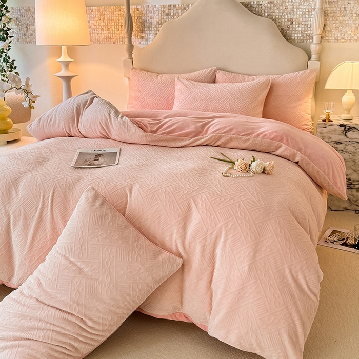 91家纺网 家纺一手货源 找家纺 （总）眠博士 2025新款立体雕花牛奶绒加厚保暖四件套-安吉拉-芙蔓-赛琳