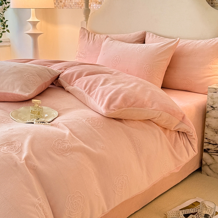 91家纺网 家纺一手货源 找家纺 （总）眠博士 2025新款立体雕花牛奶绒加厚保暖四件套-安吉拉-芙蔓-赛琳