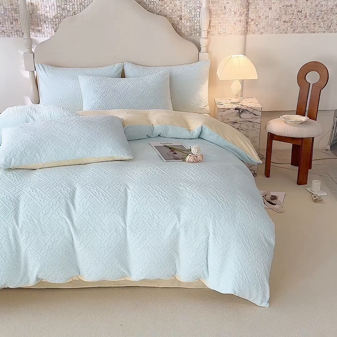 91家纺网 家纺一手货源 找家纺 眠博士 2025新款立体雕花牛奶绒加厚保暖四件套-安吉拉-芙蔓-赛琳 浮雕绒-安吉拉蓝黄