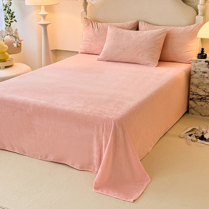 91家纺网 家纺一手货源 找家纺 眠博士 2025新款立体雕花牛奶绒加厚保暖四件套-安吉拉-芙蔓-赛琳 浮雕绒-芙蔓粉