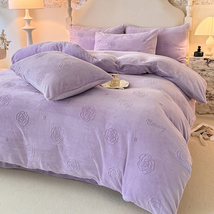 91家纺网 家纺一手货源 找家纺 眠博士 2025新款立体雕花牛奶绒加厚保暖四件套-安吉拉-芙蔓-赛琳 浮雕绒-芙蔓紫