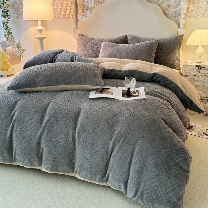 91家纺网 家纺一手货源 找家纺 眠博士 2025新款立体雕花牛奶绒加厚保暖四件套-安吉拉-芙蔓-赛琳 浮雕绒-安吉拉灰咖