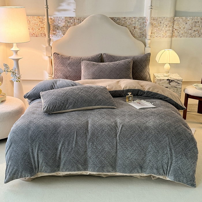 91家纺网 家纺一手货源 找家纺 眠博士 2025新款立体雕花牛奶绒加厚保暖四件套-安吉拉-芙蔓-赛琳 浮雕绒-安吉拉灰咖