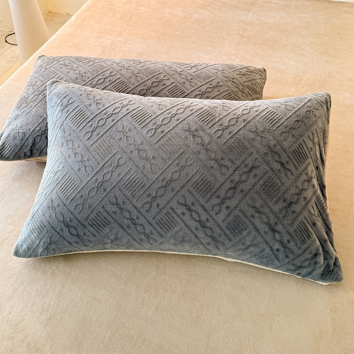 91家纺网 家纺一手货源 找家纺 眠博士 2025新款立体雕花牛奶绒加厚保暖四件套-安吉拉-芙蔓-赛琳 浮雕绒-安吉拉灰咖