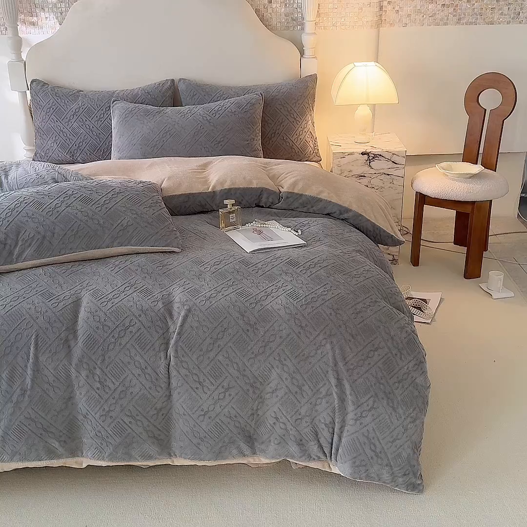 91家纺网 家纺一手货源 找家纺 眠博士 2025新款立体雕花牛奶绒加厚保暖四件套-安吉拉-芙蔓-赛琳 浮雕绒-安吉拉灰咖