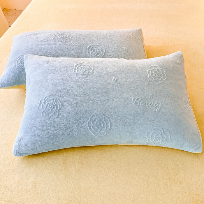 91家纺网 家纺一手货源 找家纺 眠博士 2025新款立体雕花牛奶绒加厚保暖四件套-安吉拉-芙蔓-赛琳 浮雕绒-芙蔓蓝黄