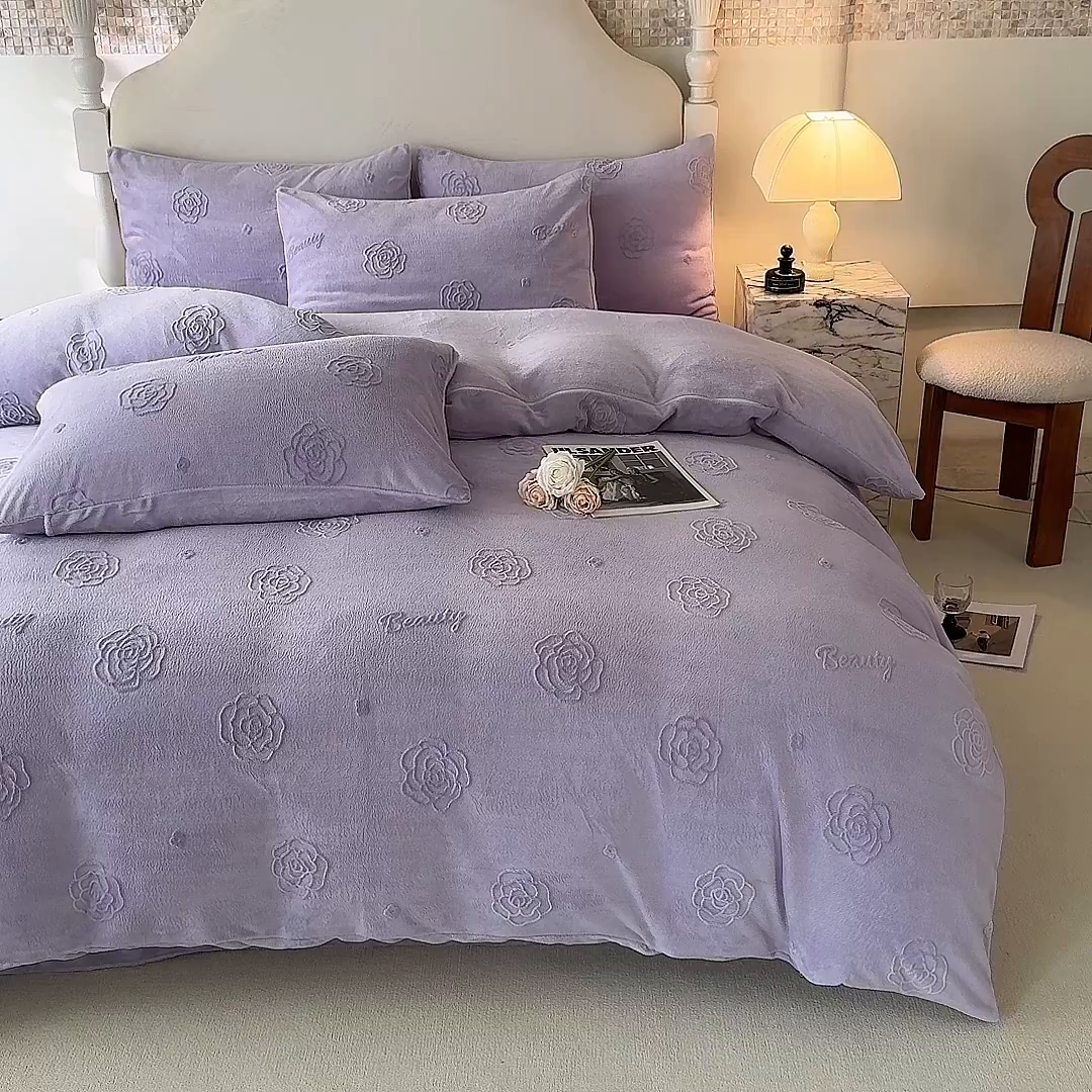 91家纺网 家纺一手货源 找家纺 眠博士 2025新款立体雕花牛奶绒加厚保暖四件套-安吉拉-芙蔓-赛琳 浮雕绒-芙蔓紫