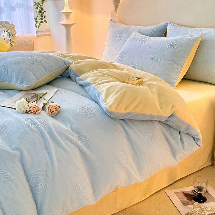 91家纺网 家纺一手货源 找家纺 眠博士 2025新款立体雕花牛奶绒加厚保暖四件套-安吉拉-芙蔓-赛琳 浮雕绒-芙蔓蓝黄