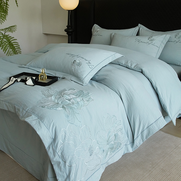 91家纺网 家纺一手货源 找家纺 金纱玉纺家纺 2025新款水洗棉工艺刺绣四件套 沁颜花开-豆绿