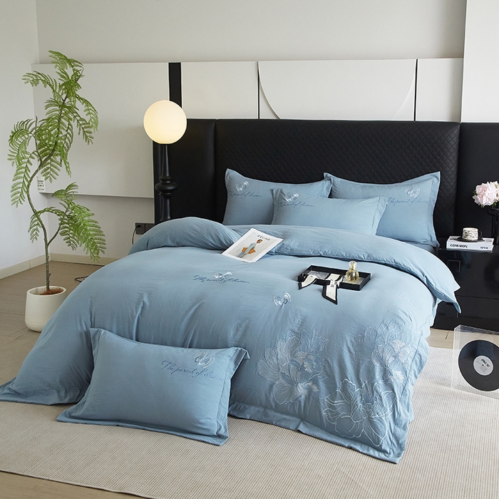 91家纺网 家纺一手货源 找家纺 金纱玉纺家纺 2025新款水洗棉工艺刺绣四件套 沁颜花开-宾利蓝