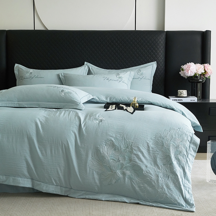 91家纺网 家纺一手货源 找家纺 金纱玉纺家纺 2025新款水洗棉工艺刺绣四件套 沁颜花开-豆绿