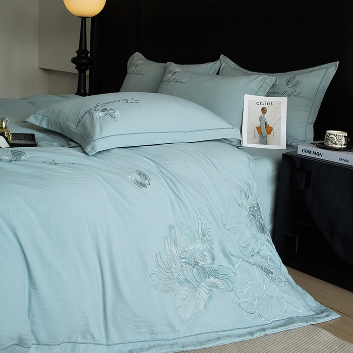 91家纺网 家纺一手货源 找家纺 金纱玉纺家纺 2025新款水洗棉工艺刺绣四件套 沁颜花开-豆绿