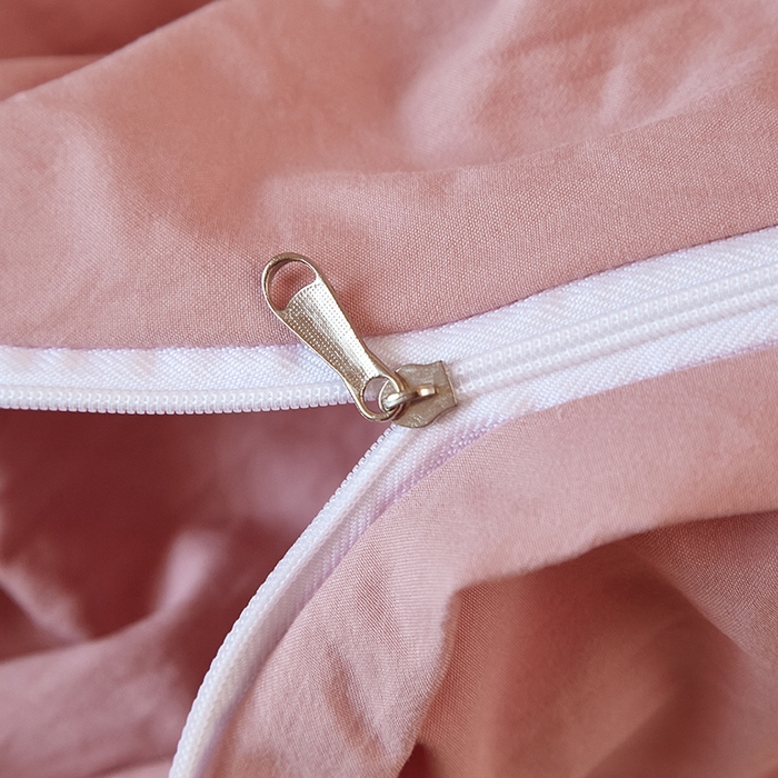 91家纺网 家纺一手货源 找家纺 金纱玉纺家纺 2025新款水洗棉工艺刺绣四件套 沁颜花开-粉豆沙