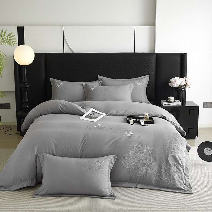 91家纺网 家纺一手货源 找家纺 金纱玉纺家纺 2025新款水洗棉工艺刺绣四件套 沁颜花开-中灰