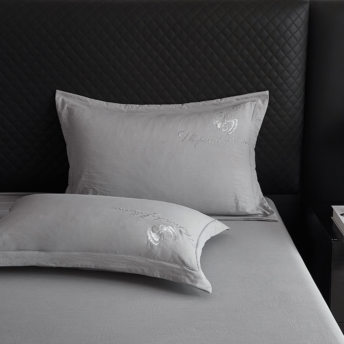 91家纺网 家纺一手货源 找家纺 金纱玉纺家纺 2025新款水洗棉工艺刺绣四件套 沁颜花开-中灰