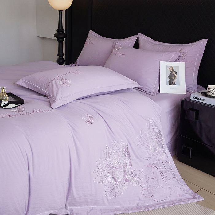 91家纺网 家纺一手货源 找家纺 金纱玉纺家纺 2025新款水洗棉工艺刺绣四件套 沁颜花开-紫