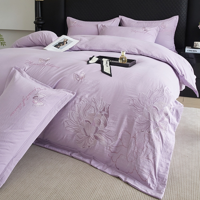 91家纺网 家纺一手货源 找家纺 金纱玉纺家纺 2025新款水洗棉工艺刺绣四件套 沁颜花开-紫