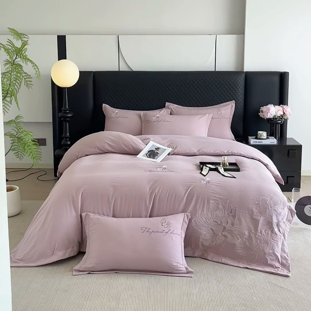 91家纺网 家纺一手货源 找家纺 金纱玉纺家纺 2025新款水洗棉工艺刺绣四件套 沁颜花开-紫豆沙