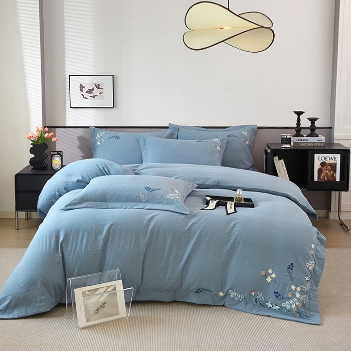 91家纺网 家纺一手货源 找家纺 金纱玉纺家纺 2025新款水洗棉工艺刺绣四件套 恬静时光-宾利蓝