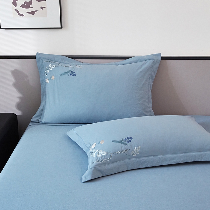 91家纺网 家纺一手货源 找家纺 金纱玉纺家纺 2025新款水洗棉工艺刺绣四件套 恬静时光-宾利蓝