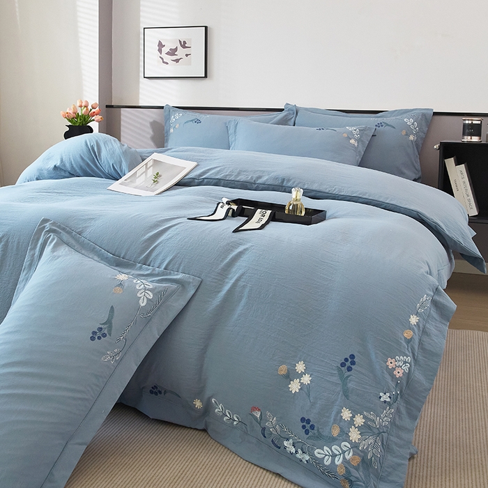 91家纺网 家纺一手货源 找家纺 金纱玉纺家纺 2025新款水洗棉工艺刺绣四件套 恬静时光-宾利蓝