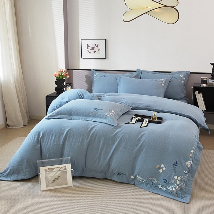 91家纺网 家纺一手货源 找家纺 金纱玉纺家纺 2025新款水洗棉工艺刺绣四件套 恬静时光-宾利蓝