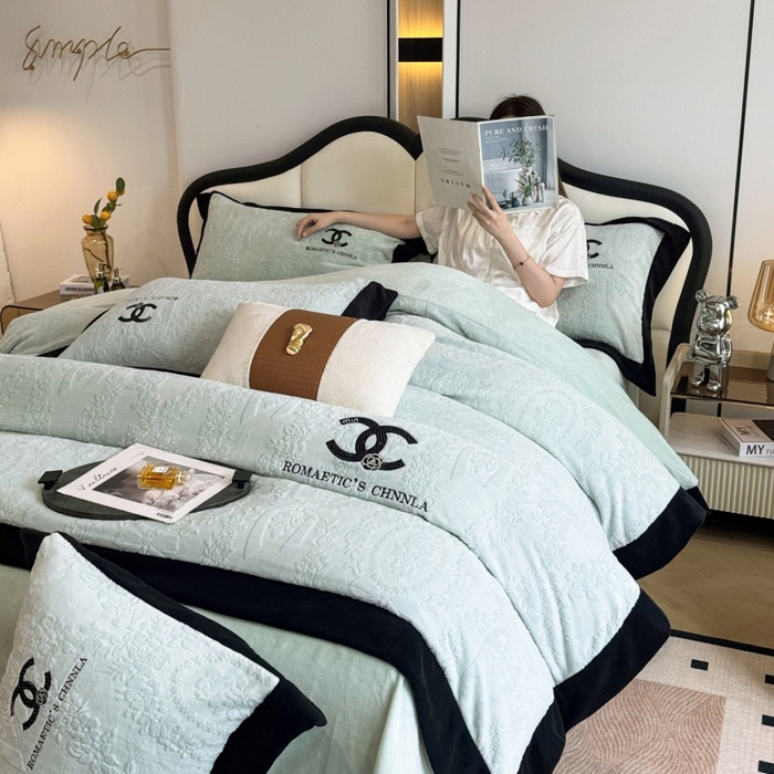 91家纺网 家纺一手货源 找家纺 言熙居家纺 2025新款全消光240克雕花牛奶绒四件套一套重9斤小香风系列 小香风-薄荷绿