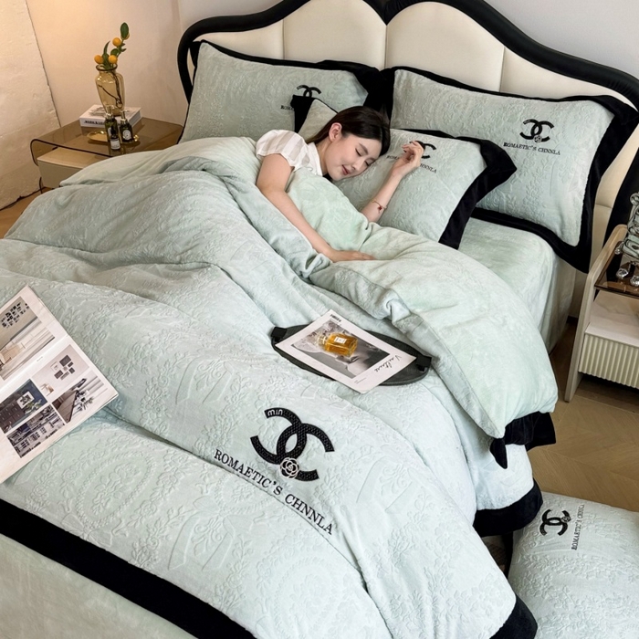 91家纺网 家纺一手货源 找家纺 言熙居家纺 2025新款全消光240克雕花牛奶绒四件套一套重9斤小香风系列 小香风-薄荷绿