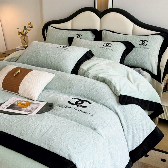91家纺网 家纺一手货源 找家纺 言熙居家纺 2025新款全消光240克雕花牛奶绒四件套一套重9斤小香风系列 小香风-薄荷绿