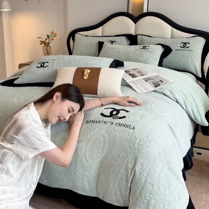 91家纺网 家纺一手货源 找家纺 言熙居家纺 2025新款全消光240克雕花牛奶绒四件套一套重9斤小香风系列 小香风-薄荷绿