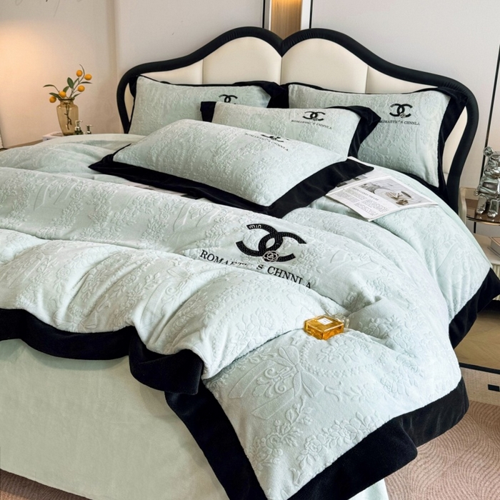 91家纺网 家纺一手货源 找家纺 言熙居家纺 2025新款全消光240克雕花牛奶绒四件套一套重9斤小香风系列 小香风-薄荷绿