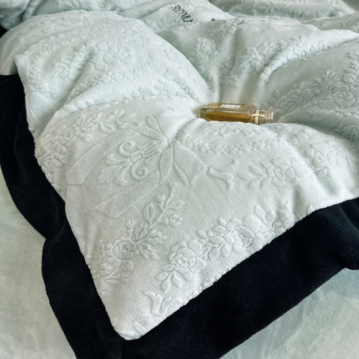 91家纺网 家纺一手货源 找家纺 言熙居家纺 2025新款全消光240克雕花牛奶绒四件套一套重9斤小香风系列 小香风-薄荷绿