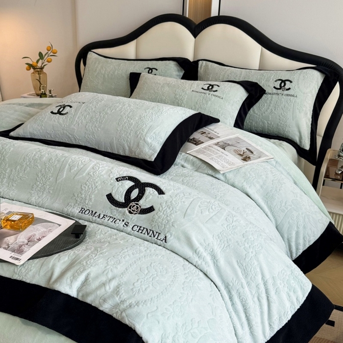 91家纺网 家纺一手货源 找家纺 言熙居家纺 2025新款全消光240克雕花牛奶绒四件套一套重9斤小香风系列 小香风-薄荷绿