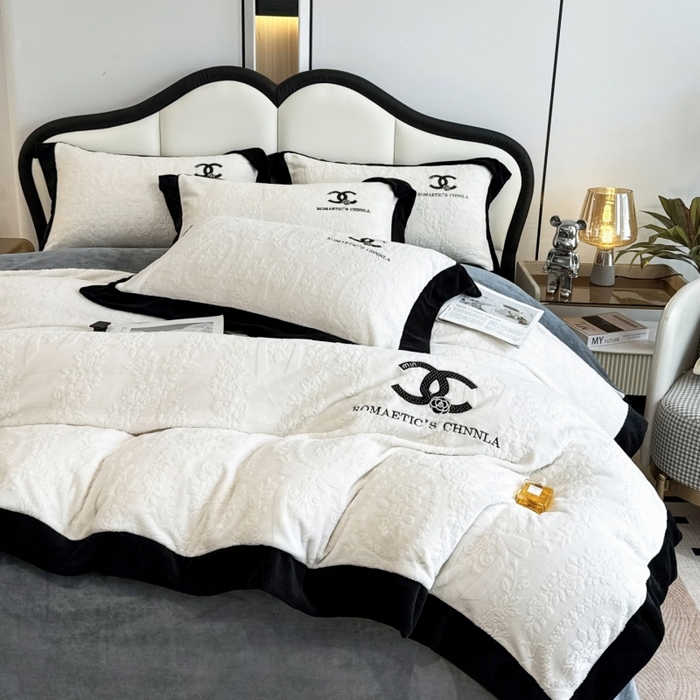 91家纺网 家纺一手货源 找家纺 言熙居家纺 2025新款全消光240克雕花牛奶绒四件套一套重9斤小香风系列 小香风-灰