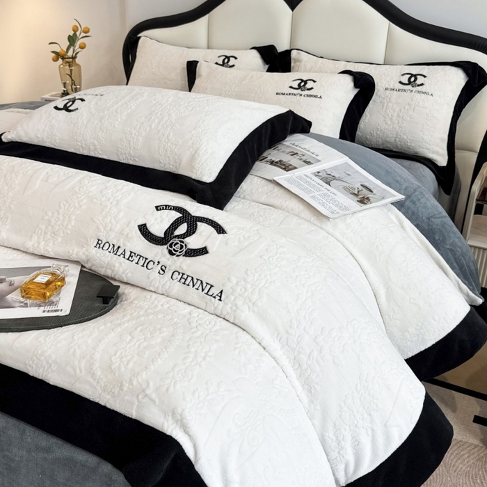 91家纺网 家纺一手货源 找家纺 言熙居家纺 2025新款全消光240克雕花牛奶绒四件套一套重9斤小香风系列 小香风-灰