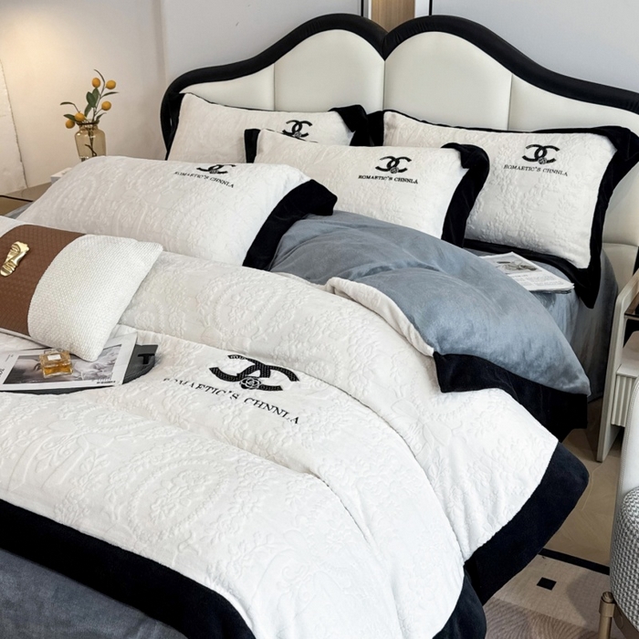 91家纺网 家纺一手货源 找家纺 言熙居家纺 2025新款全消光240克雕花牛奶绒四件套一套重9斤小香风系列 小香风-灰