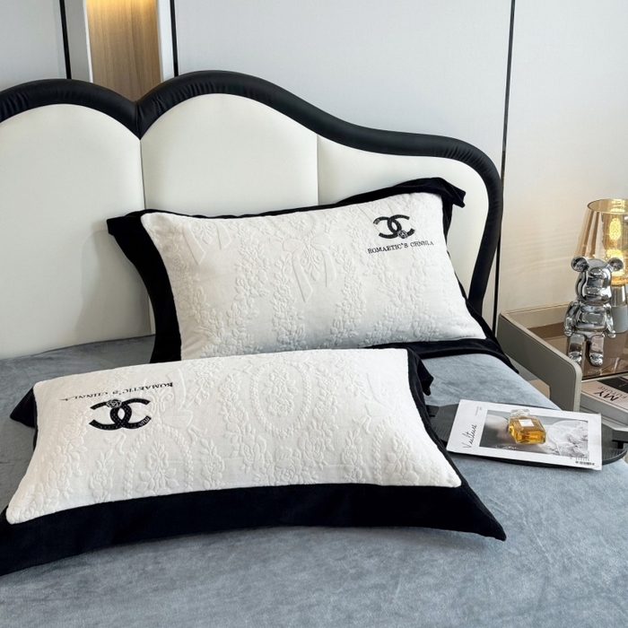 91家纺网 家纺一手货源 找家纺 言熙居家纺 2025新款全消光240克雕花牛奶绒四件套一套重9斤小香风系列 小香风-灰