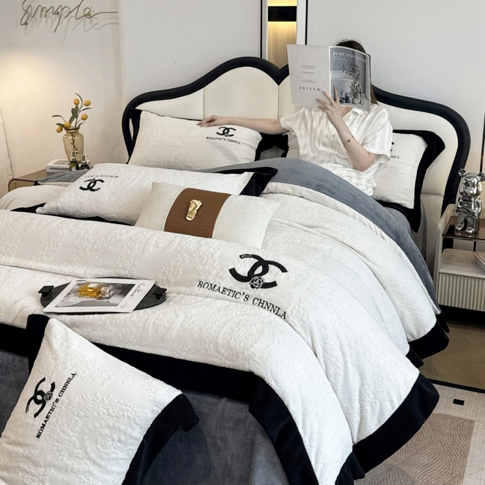 91家纺网 家纺一手货源 找家纺 言熙居家纺 2025新款全消光240克雕花牛奶绒四件套一套重9斤小香风系列 小香风-灰