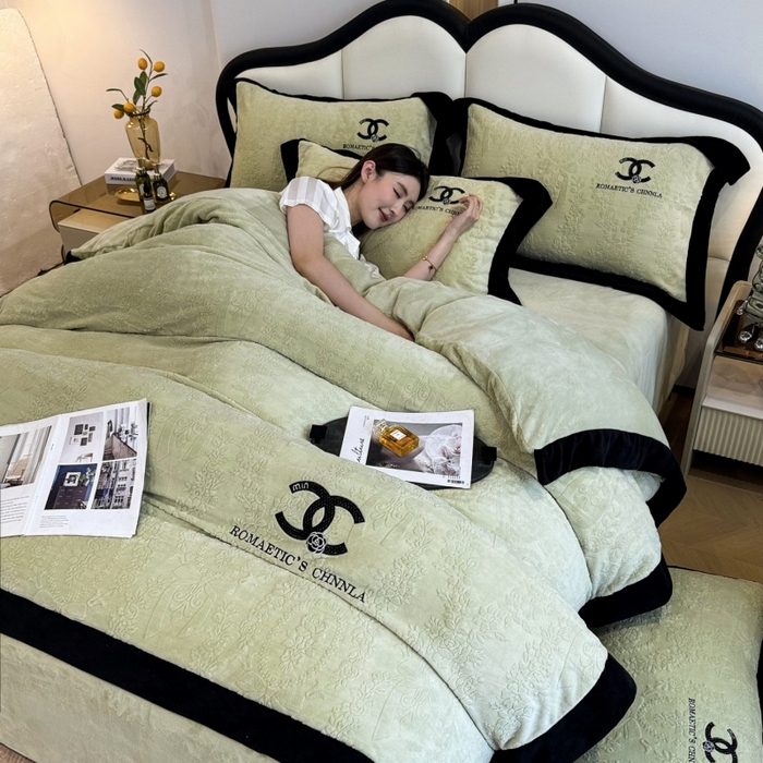 91家纺网 家纺一手货源 找家纺 言熙居家纺 2025新款全消光240克雕花牛奶绒四件套一套重9斤小香风系列 小香风-抹茶绿