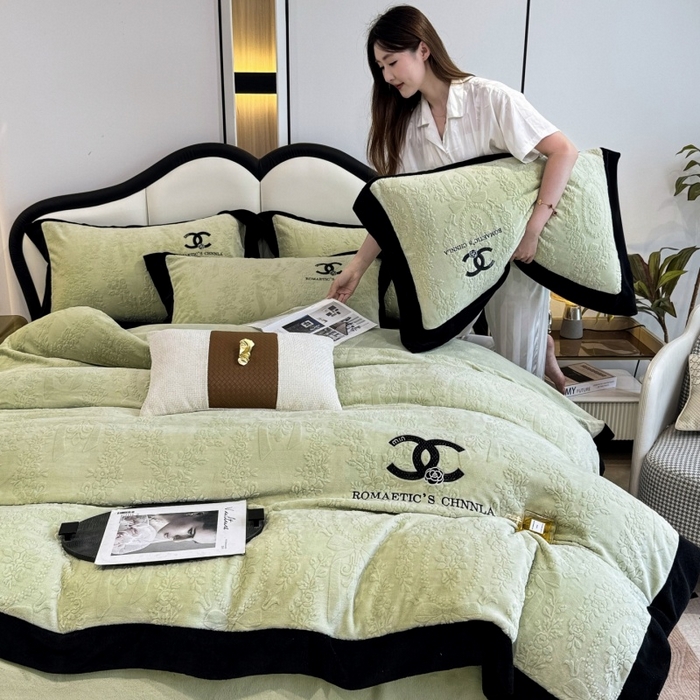 91家纺网 家纺一手货源 找家纺 言熙居家纺 2025新款全消光240克雕花牛奶绒四件套一套重9斤小香风系列 小香风-抹茶绿