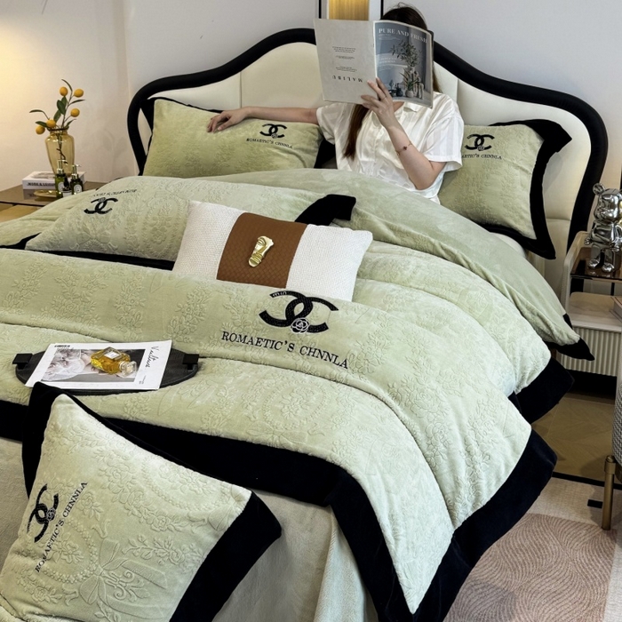 91家纺网 家纺一手货源 找家纺 言熙居家纺 2025新款全消光240克雕花牛奶绒四件套一套重9斤小香风系列 小香风-抹茶绿
