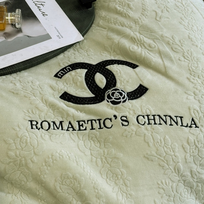 91家纺网 家纺一手货源 找家纺 言熙居家纺 2025新款全消光240克雕花牛奶绒四件套一套重9斤小香风系列 小香风-抹茶绿