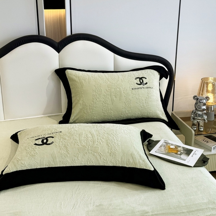 91家纺网 家纺一手货源 找家纺 言熙居家纺 2025新款全消光240克雕花牛奶绒四件套一套重9斤小香风系列 小香风-抹茶绿