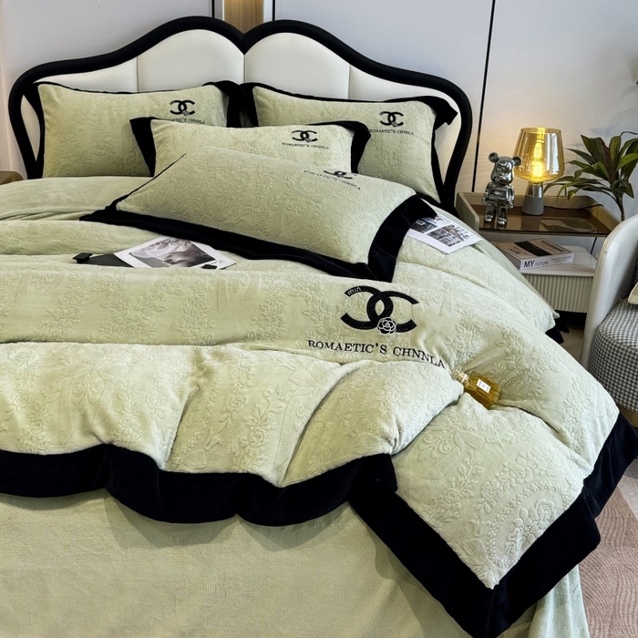 91家纺网 家纺一手货源 找家纺 言熙居家纺 2025新款全消光240克雕花牛奶绒四件套一套重9斤小香风系列 小香风-抹茶绿