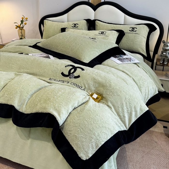 91家纺网 家纺一手货源 找家纺 言熙居家纺 2025新款全消光240克雕花牛奶绒四件套一套重9斤小香风系列 小香风-抹茶绿