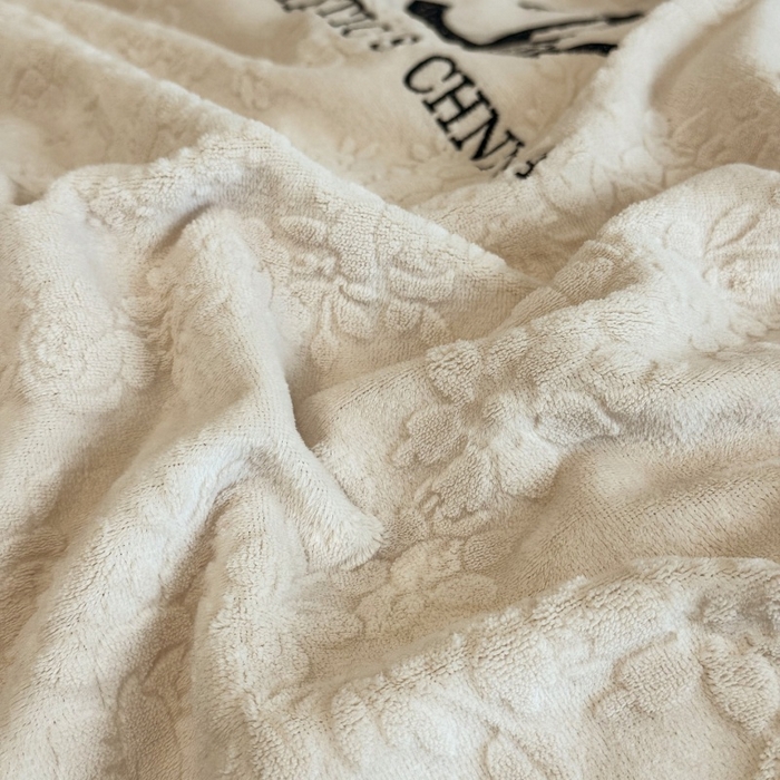 91家纺网 家纺一手货源 找家纺 言熙居家纺 2025新款全消光240克雕花牛奶绒四件套一套重9斤小香风系列 小香风-香槟白