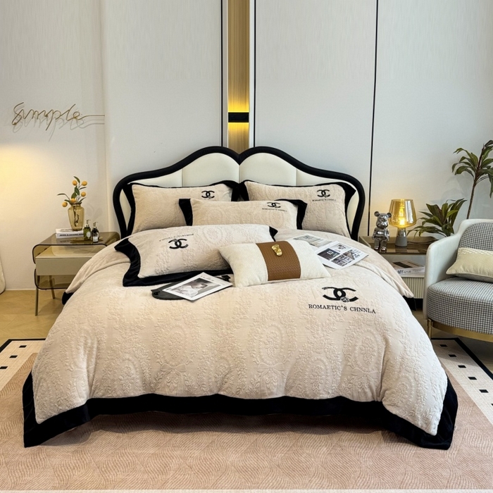 91家纺网 家纺一手货源 找家纺 言熙居家纺 2025新款全消光240克雕花牛奶绒四件套一套重9斤小香风系列 小香风-香槟白