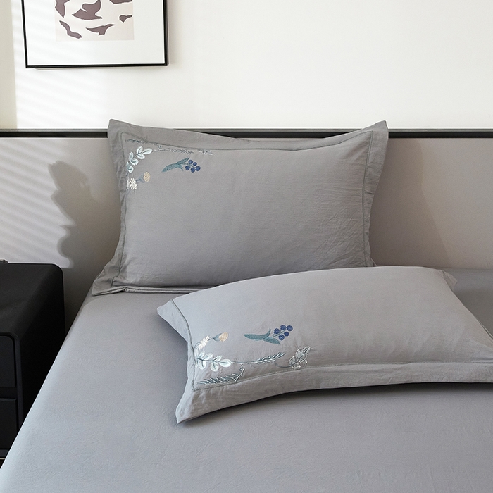 91家纺网 家纺一手货源 找家纺 金纱玉纺家纺 2025新款水洗棉工艺刺绣四件套 恬静时光-中灰