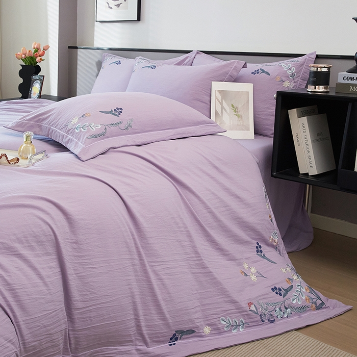 91家纺网 家纺一手货源 找家纺 金纱玉纺家纺 2025新款水洗棉工艺刺绣四件套 恬静时光-紫