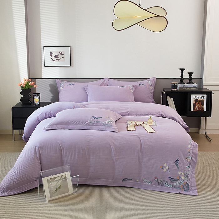 91家纺网 家纺一手货源 找家纺 金纱玉纺家纺 2025新款水洗棉工艺刺绣四件套 恬静时光-紫